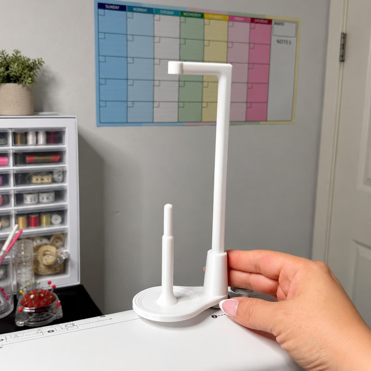 🔥LAST DAY 50% OFF - 🧵Large Capacity Thread Spool Stand🪡(Compatible With Most Sewing Machines In US Markets)